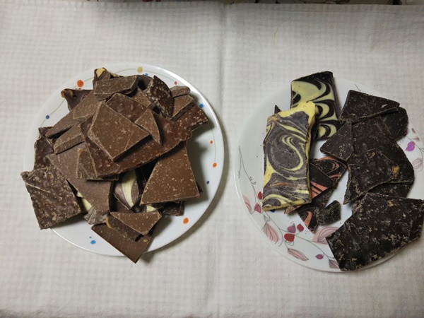 チュベ・ド・ショコラの割れチョコの内容物